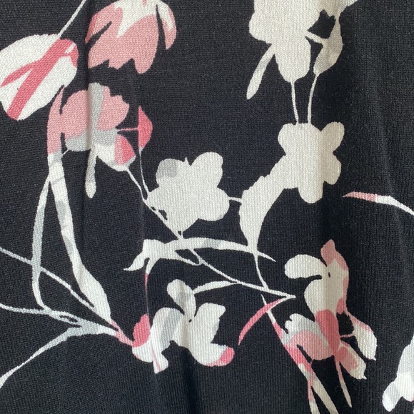 White House Black Market black cardigan with floral design, size medium - Picture 3 of 6